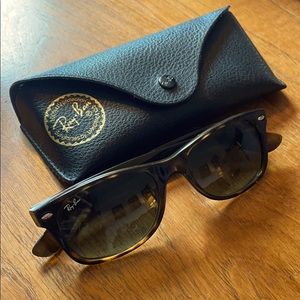 SOLD Ray-Ban New Wayfarer Classic